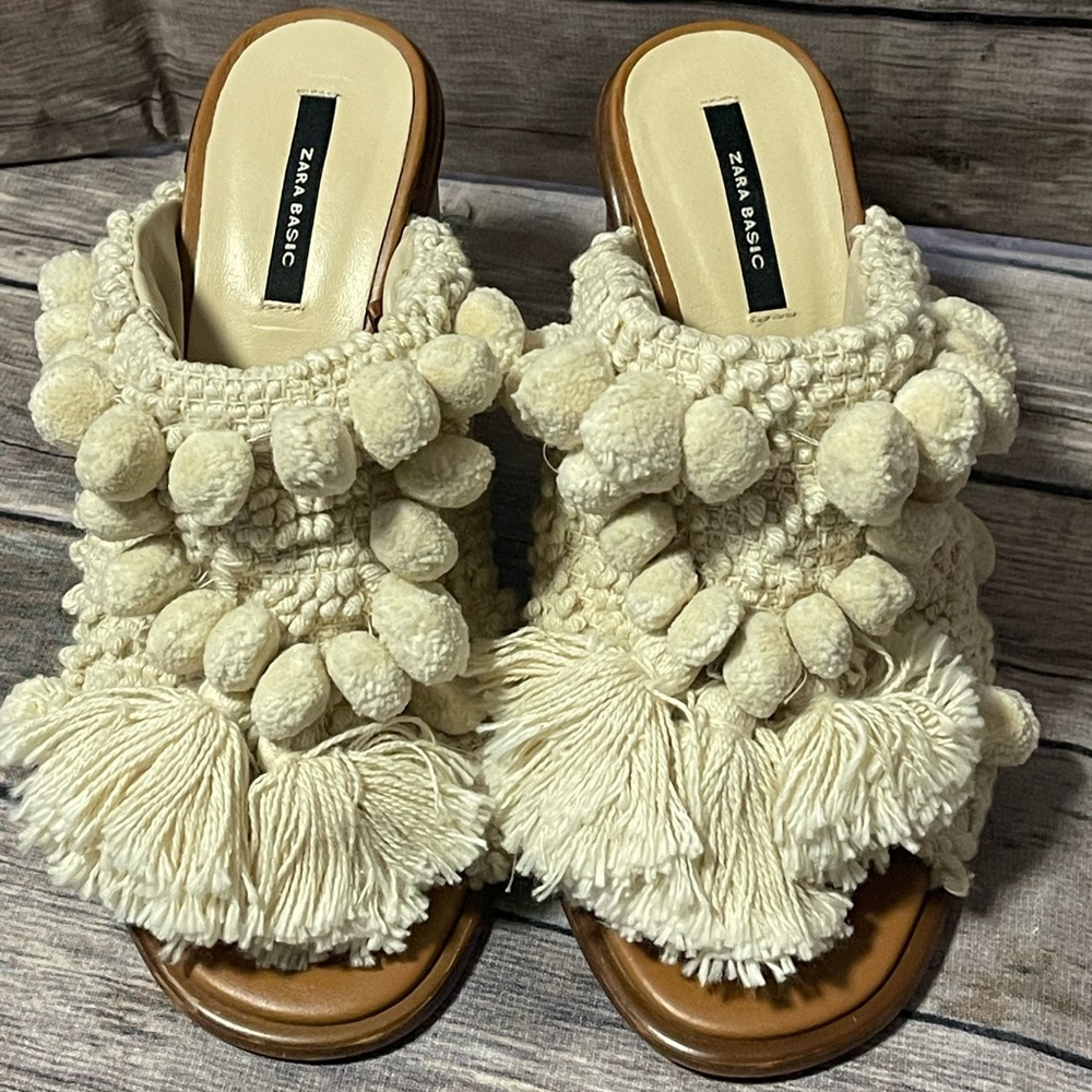 Zara Women's Cream Pom-Pom Sandals